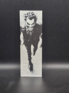 Joker 3D nyomtatott HueForge könyvjelző whatsapp image 2026 08 16 at 19.03.23