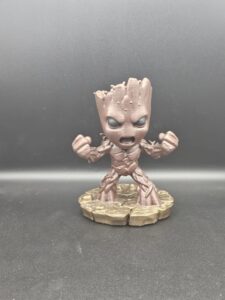 Baby Groot Harci Póz 3D nyomtatott figura (nem hivatalos fan art) whatsapp image 2026 08 19 at 19.26.00 (9)